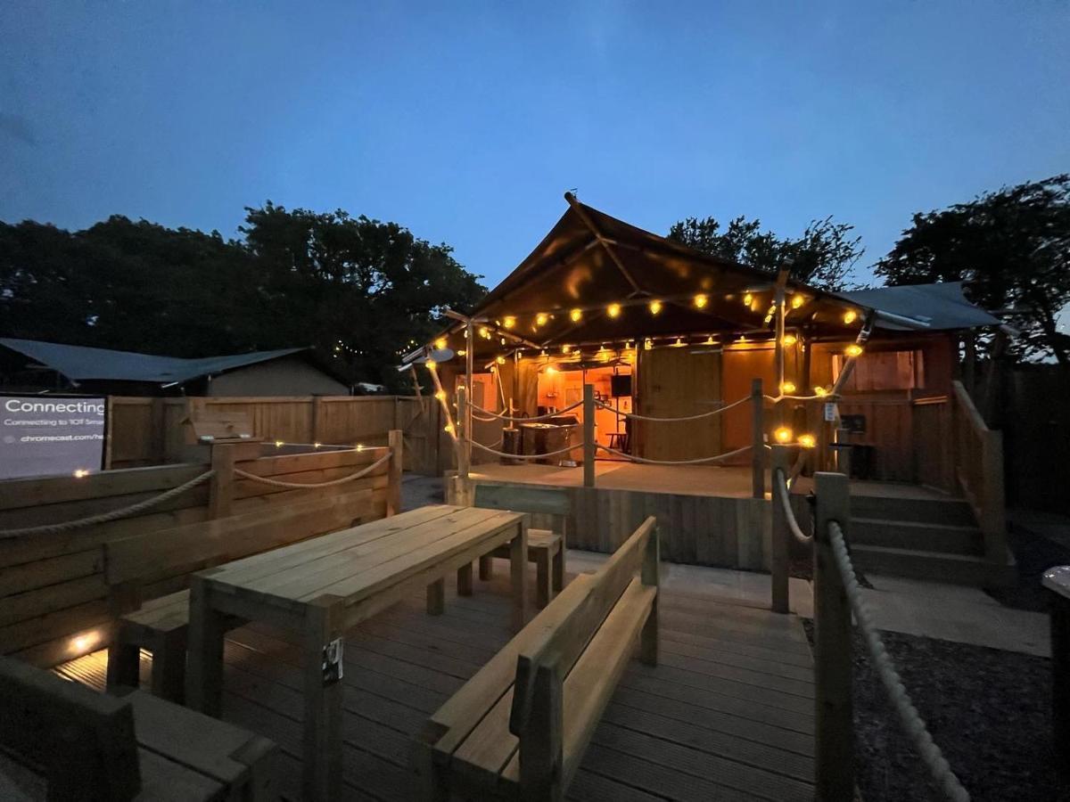 Jungle Book Safari Tent Tenby Ngoại thất bức ảnh